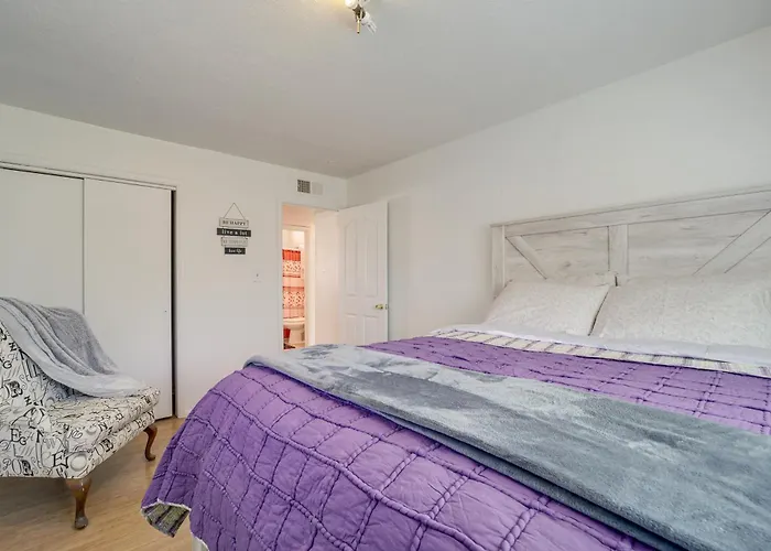 W/ Yard & Deck: Pets Welcome! Holiday home