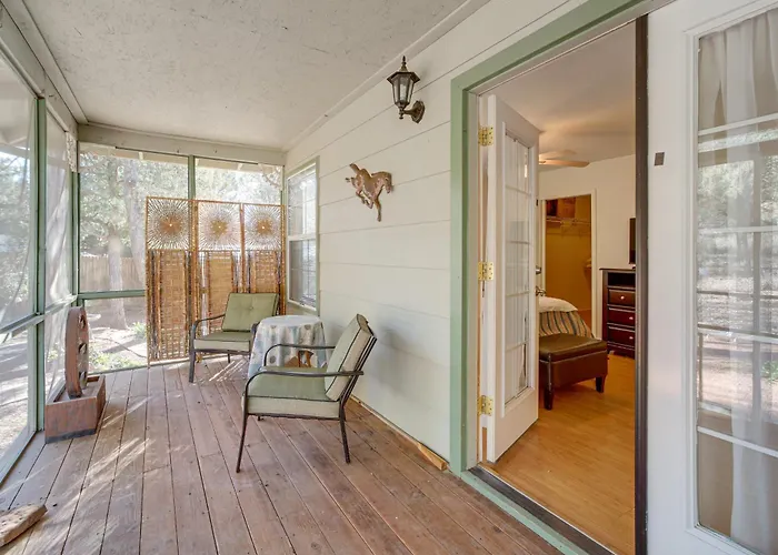 W/ Yard & Deck: Pets Welcome! Holiday home