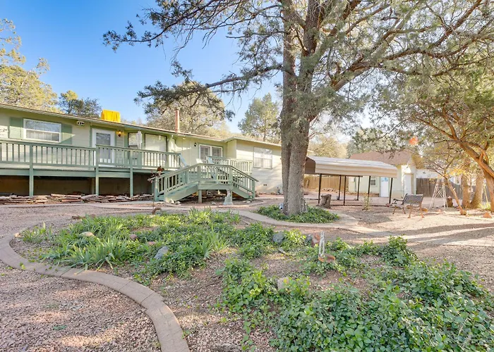 W/ Yard & Deck: Pets Welcome! Holiday home